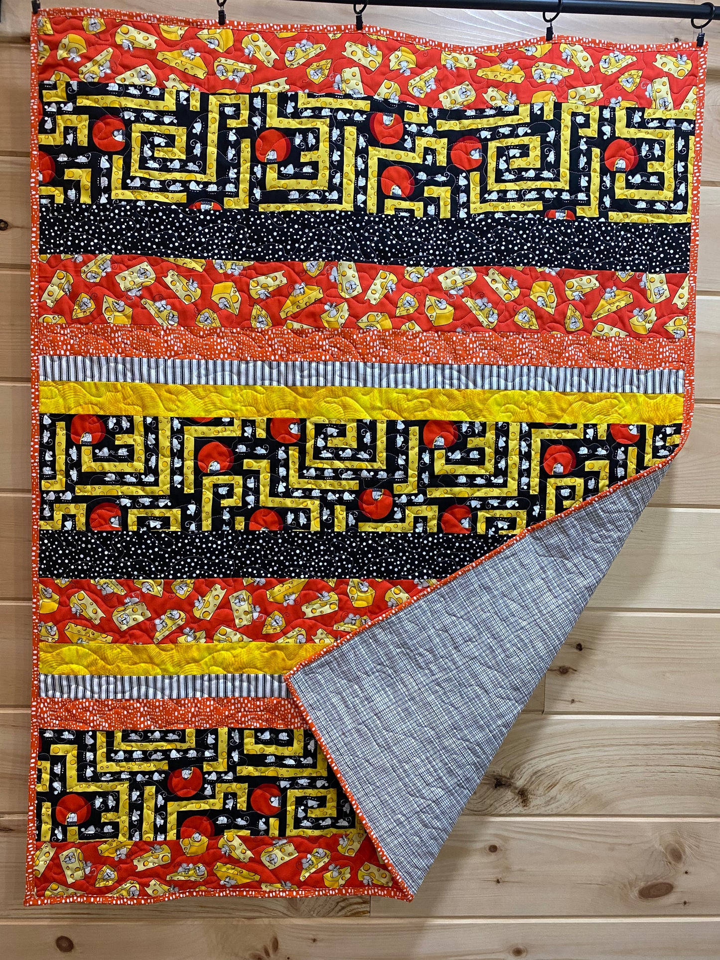 Quilt. Mouse in the House. Striped Quilt. Kids Quilt.