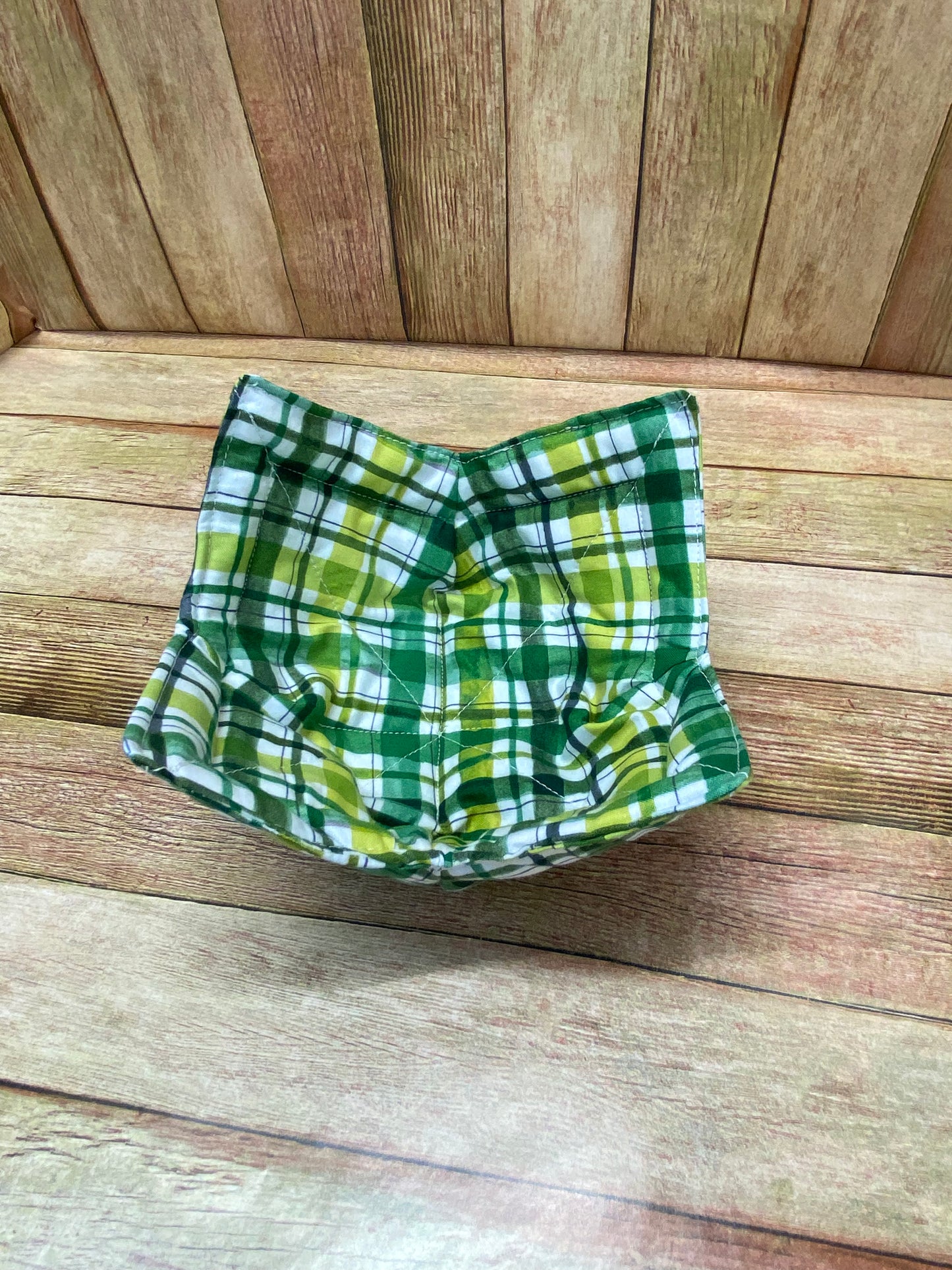 Bowl Cozy. Green Plaid Print.