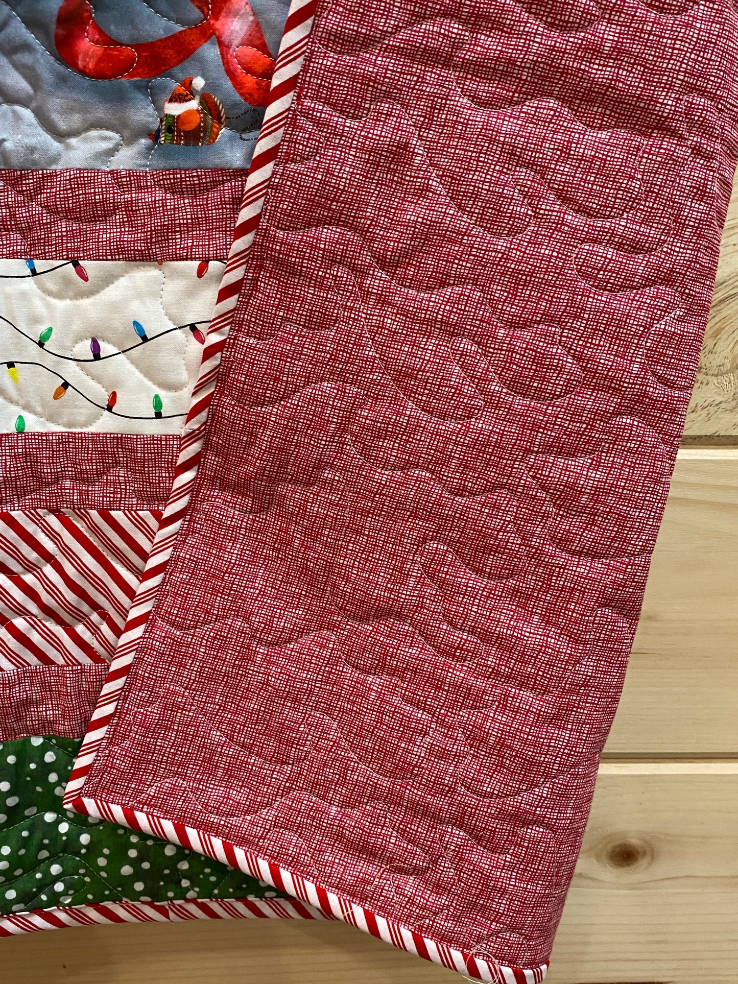 Quilt. Christmas Quilt. Meowy Christmas. Cats in Christmas Tree.