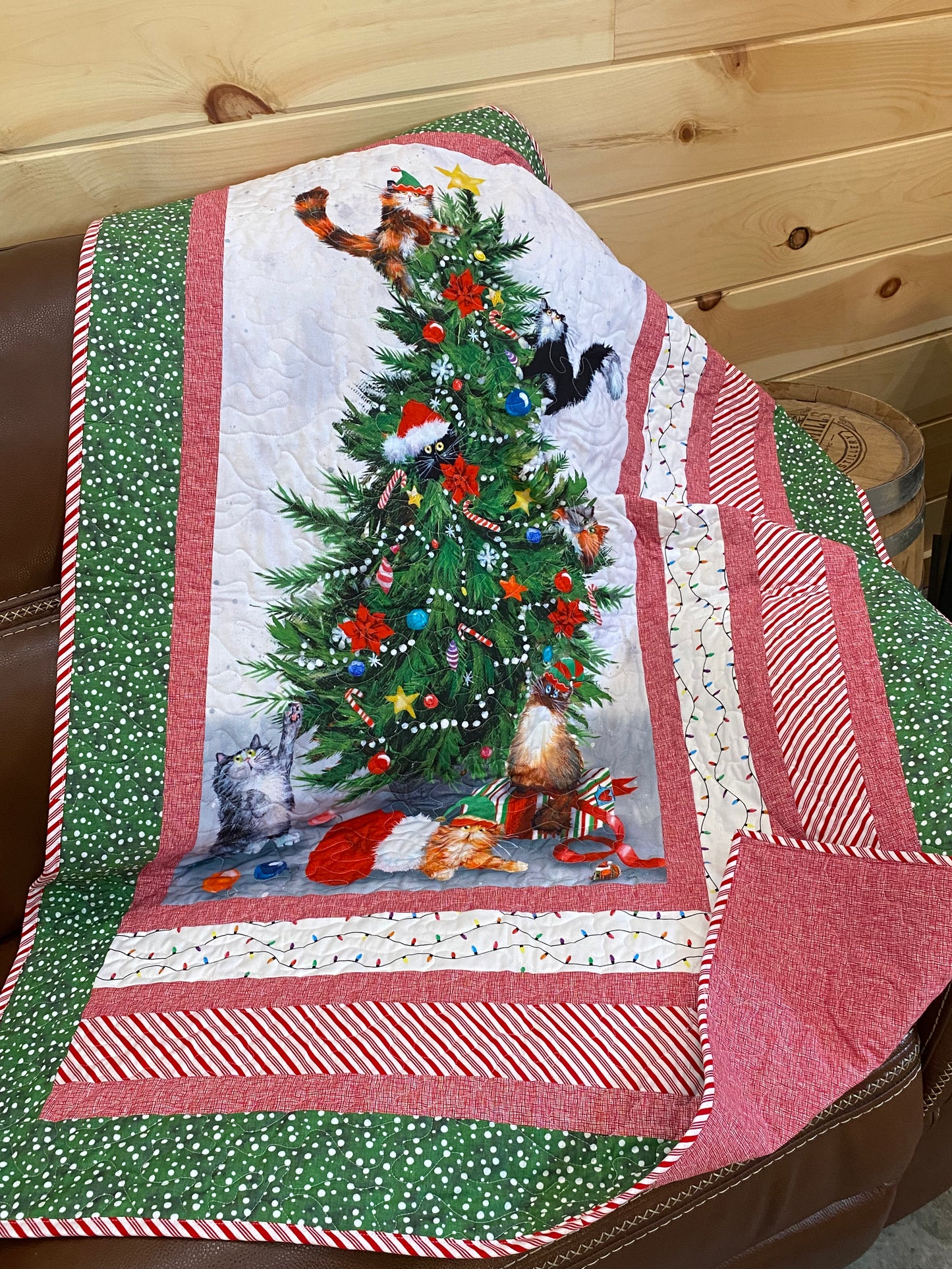 Quilt. Christmas Quilt. Meowy Christmas. Cats in Christmas Tree.