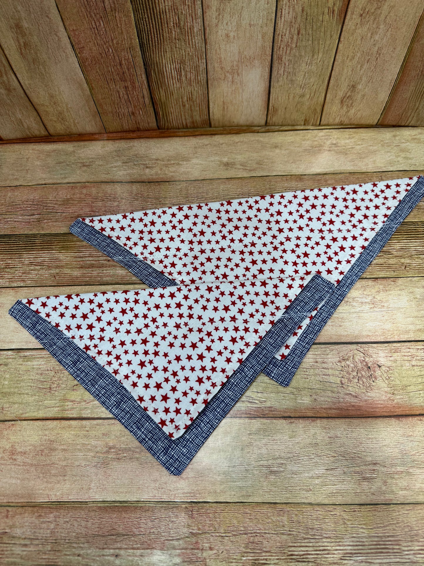 Pet Bandana. Patriotic. White with Red Stars.