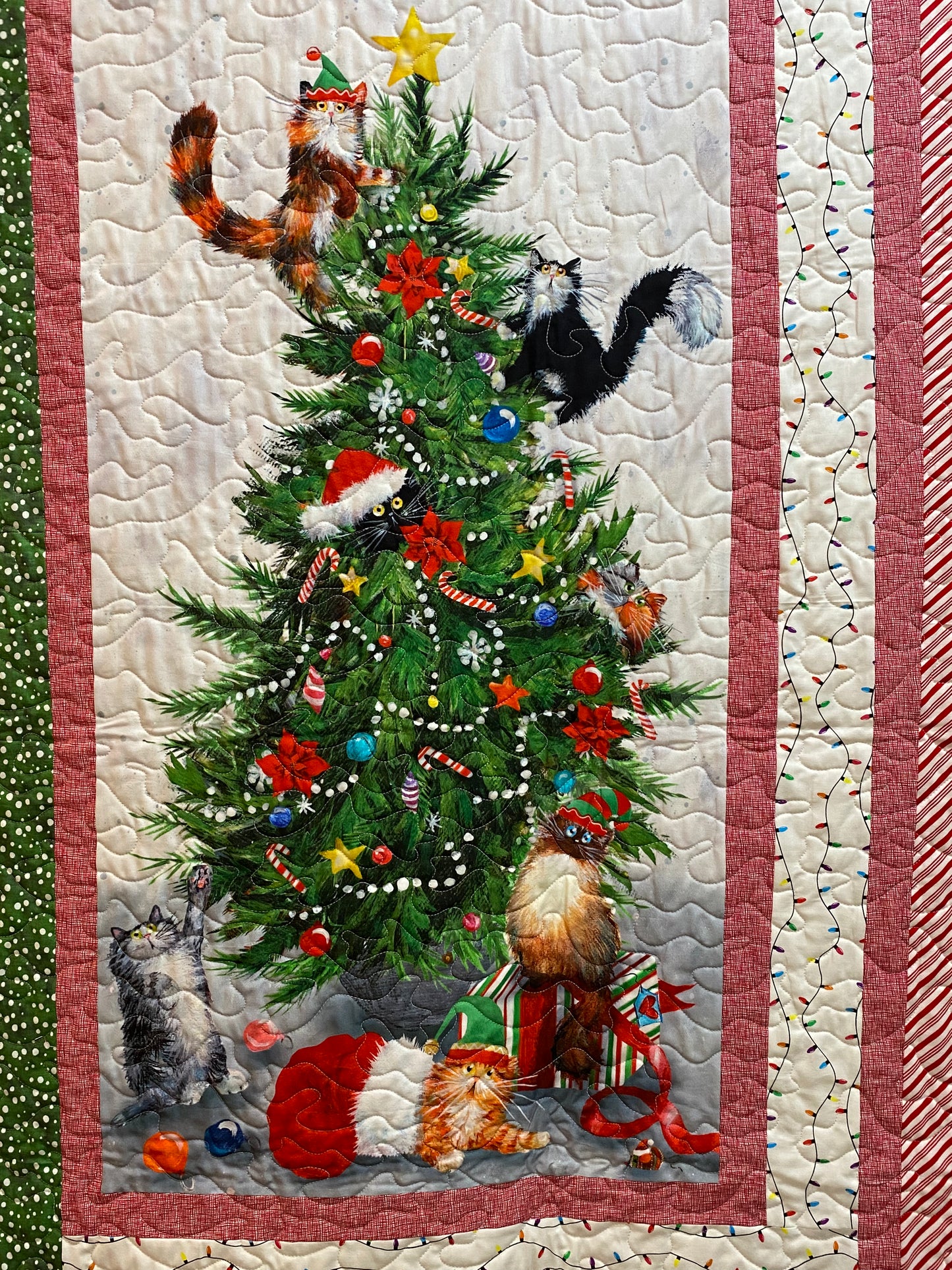 Quilt. Christmas Quilt. Meowy Christmas. Cats in Christmas Tree.