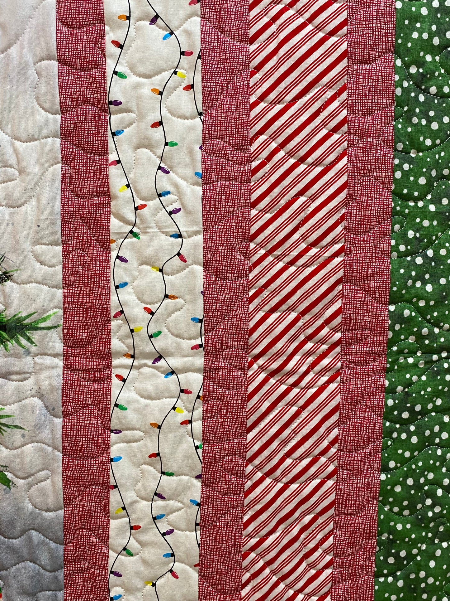 Quilt. Christmas Quilt. Meowy Christmas. Cats in Christmas Tree.