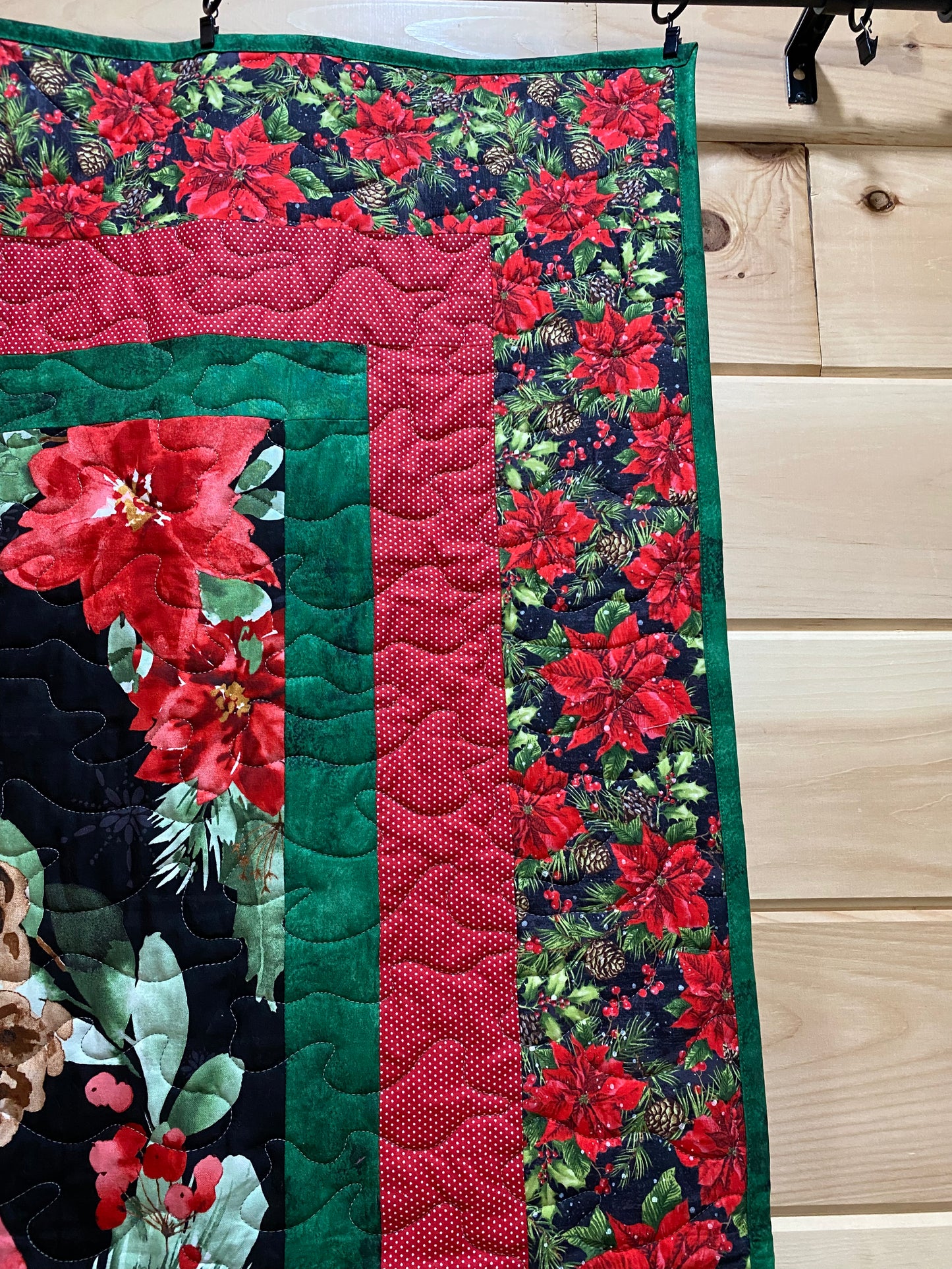 Quilt. Cardinal in Wreath. Cardinal Celebration.